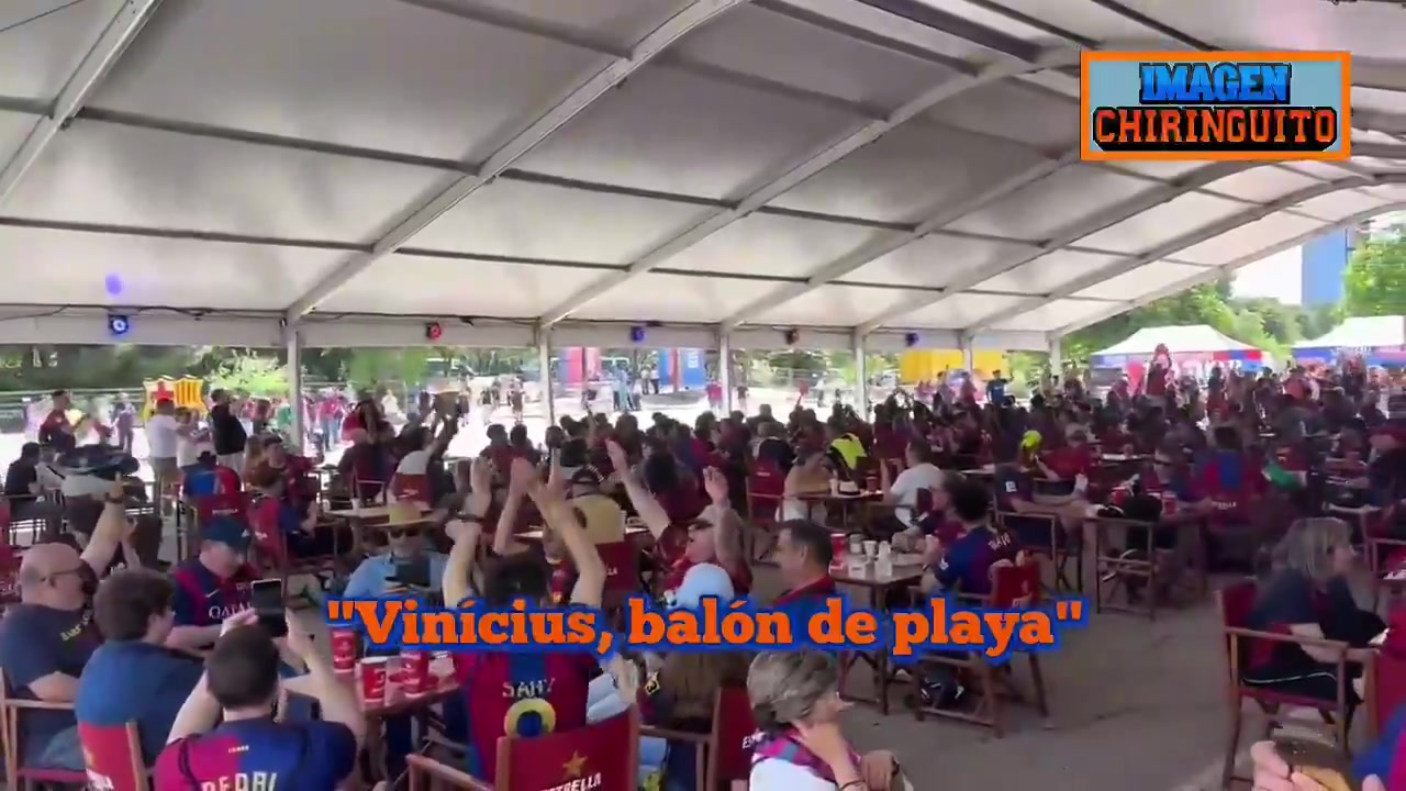 搞心态！巴萨球迷国王杯决赛前嘲讽：维尼修斯沙球奖、沙球奖！