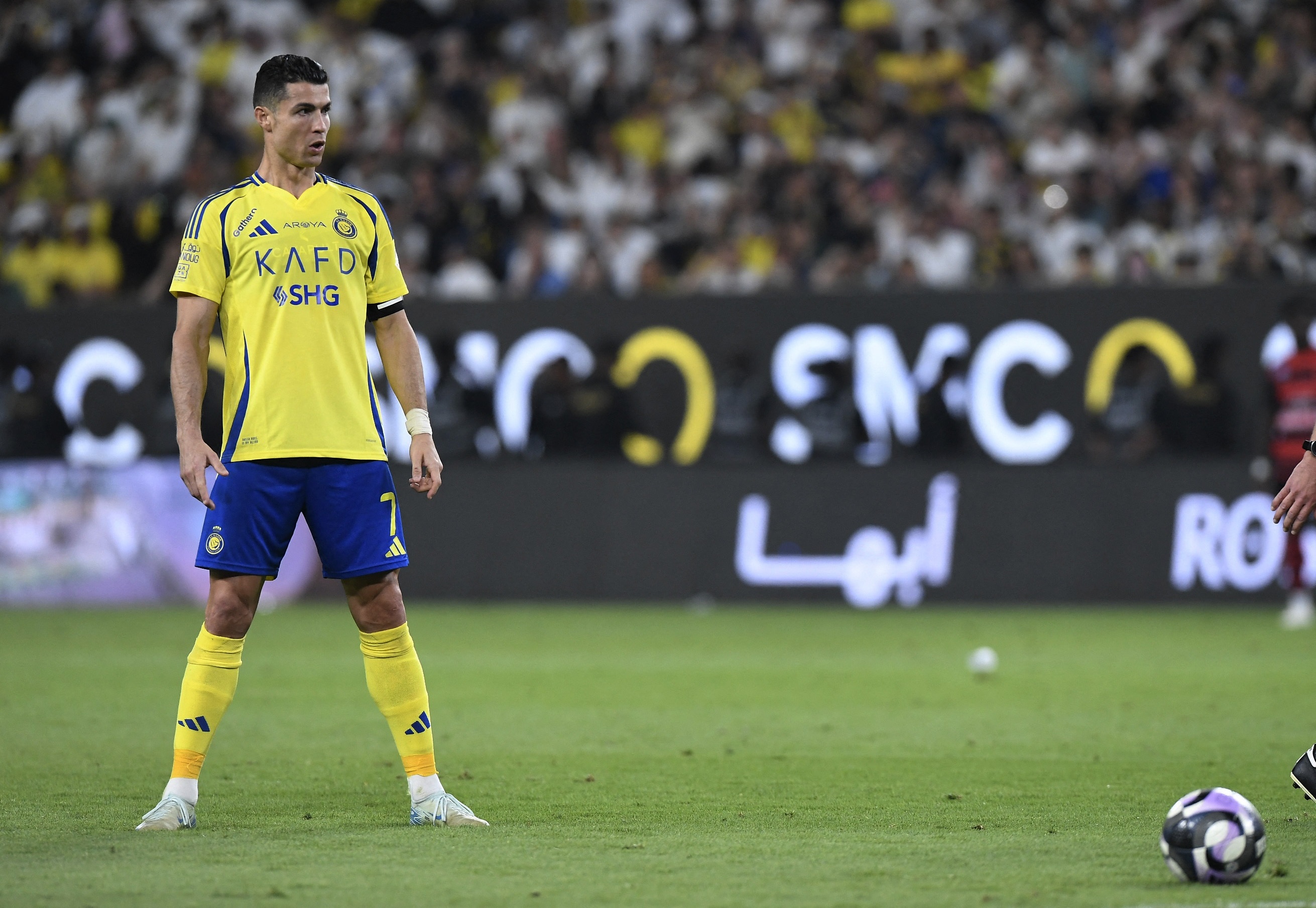 魏登费勒：我和梅西、莱万、伊瓜因都交过手，但C罗脱颖而出