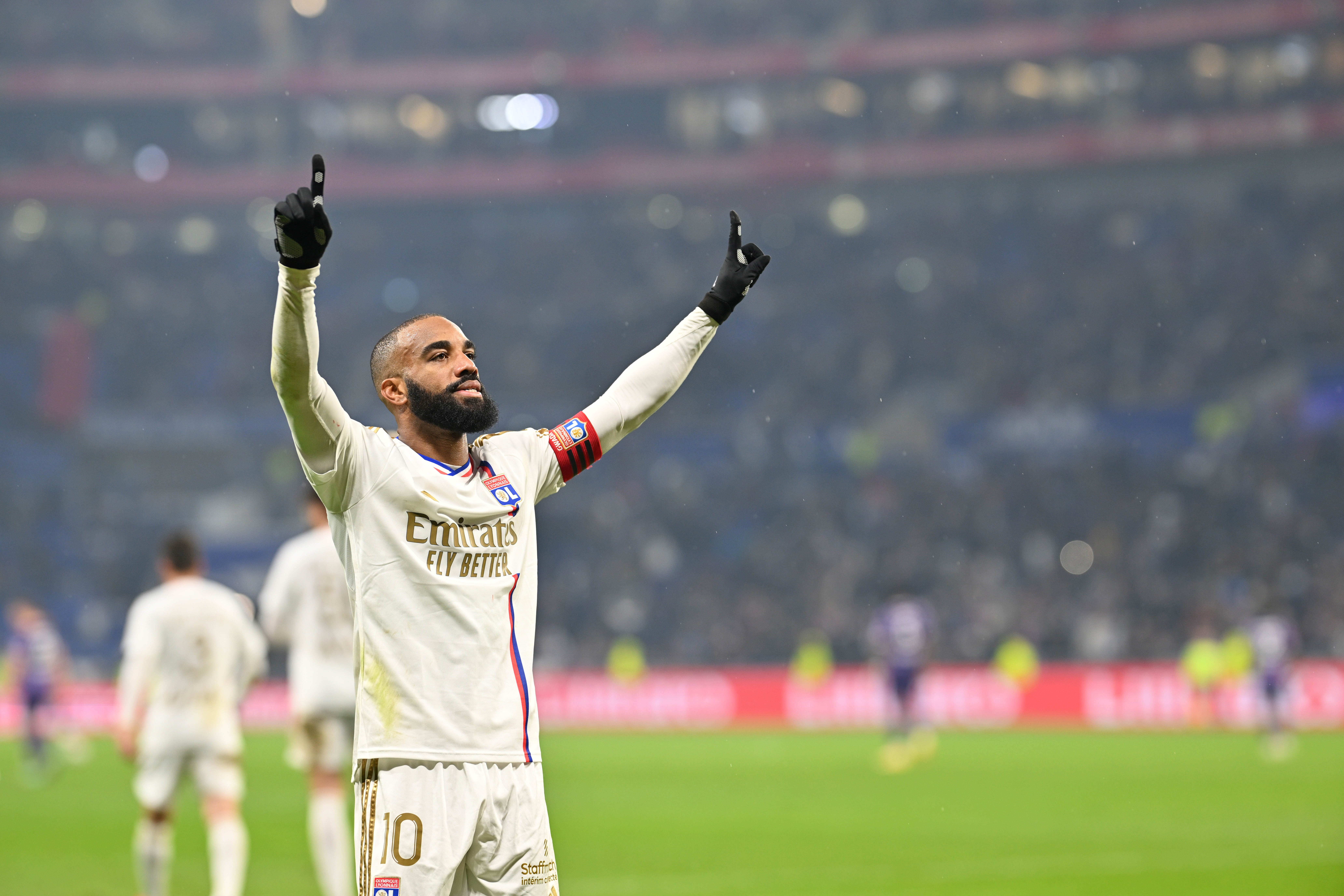 传奇功勋即将离队！里昂将为拉卡泽特举行告别仪式