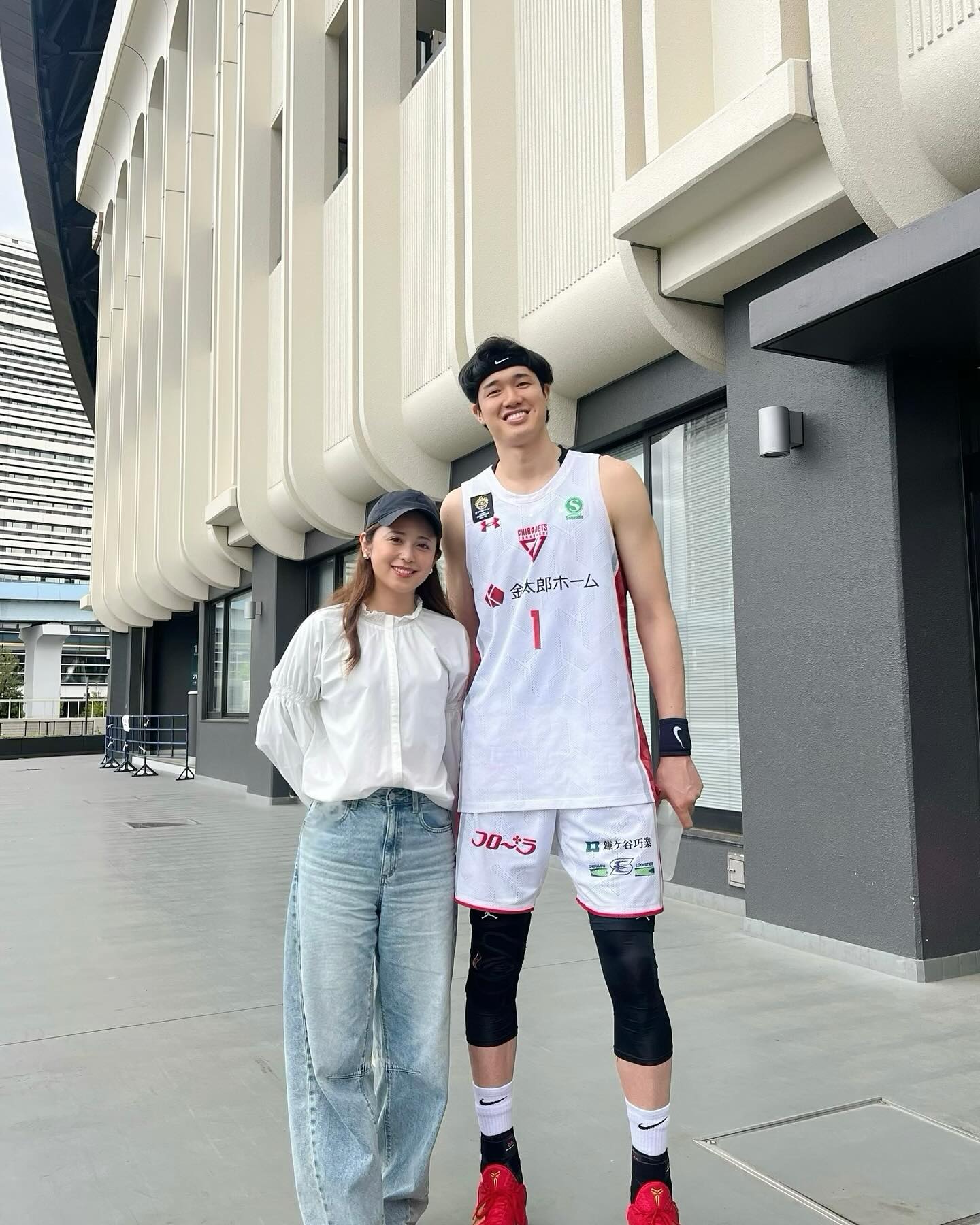 渡边雄太结束B联赛首季征程 妻子晒合照纪念：干得不错