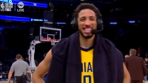 被球队“禁赛”巴克利赛后对哈利说：把你老爸放出来看球