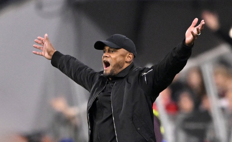 记者：拜仁不能满足于每赛季一冠，将用与瓜帅相同标准评判孔帕尼