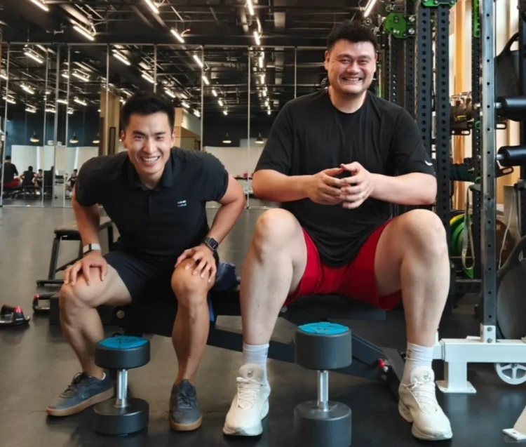 瘦了！网友晒姚明训练照 透露大姚已恢复训练两个多月