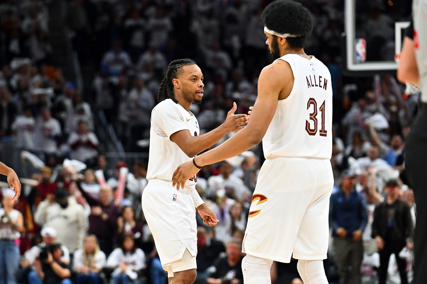 东部第1次轮出局美记：骑士还会磨合&不会拆队 除非报价很高