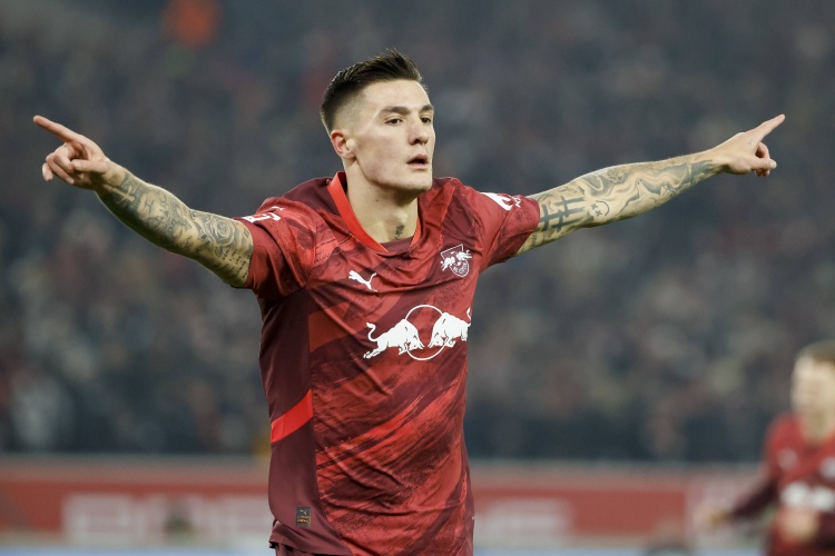 记者：枪手是唯一就塞斯科联系莱比锡的球队，曼联感兴趣但未接触