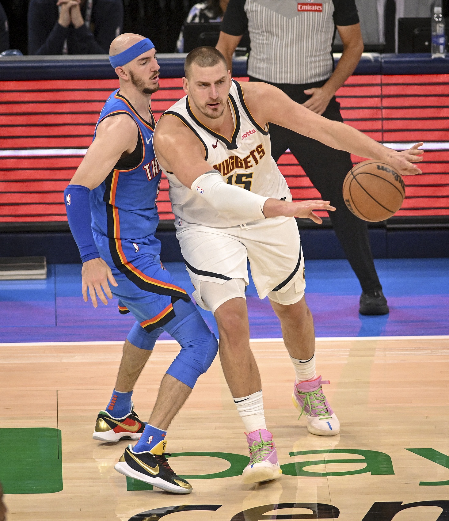 卡鲁索：约基奇总是一副连环杀手的样子 不讲话却总要把对手逼疯