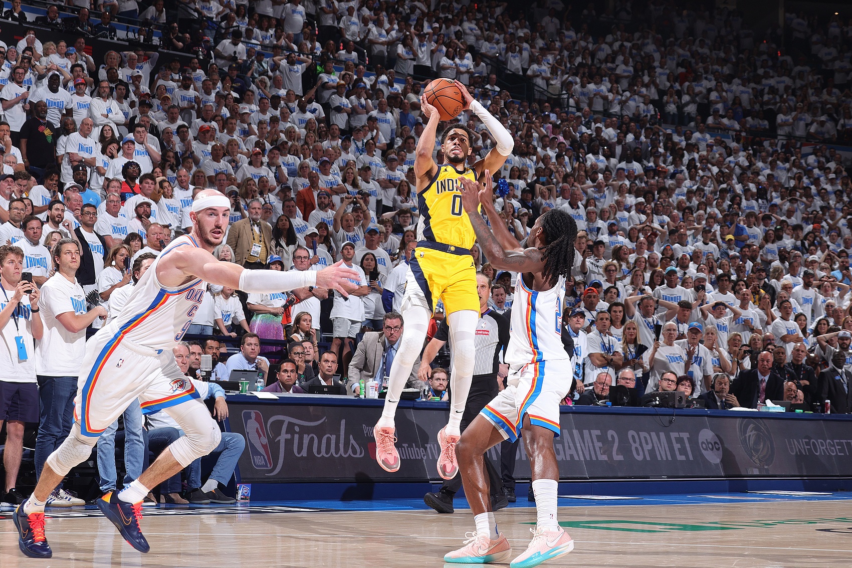 总决赛G1裁判报告：最后2分钟无错漏判 华莱士对抗西卡不构成犯规