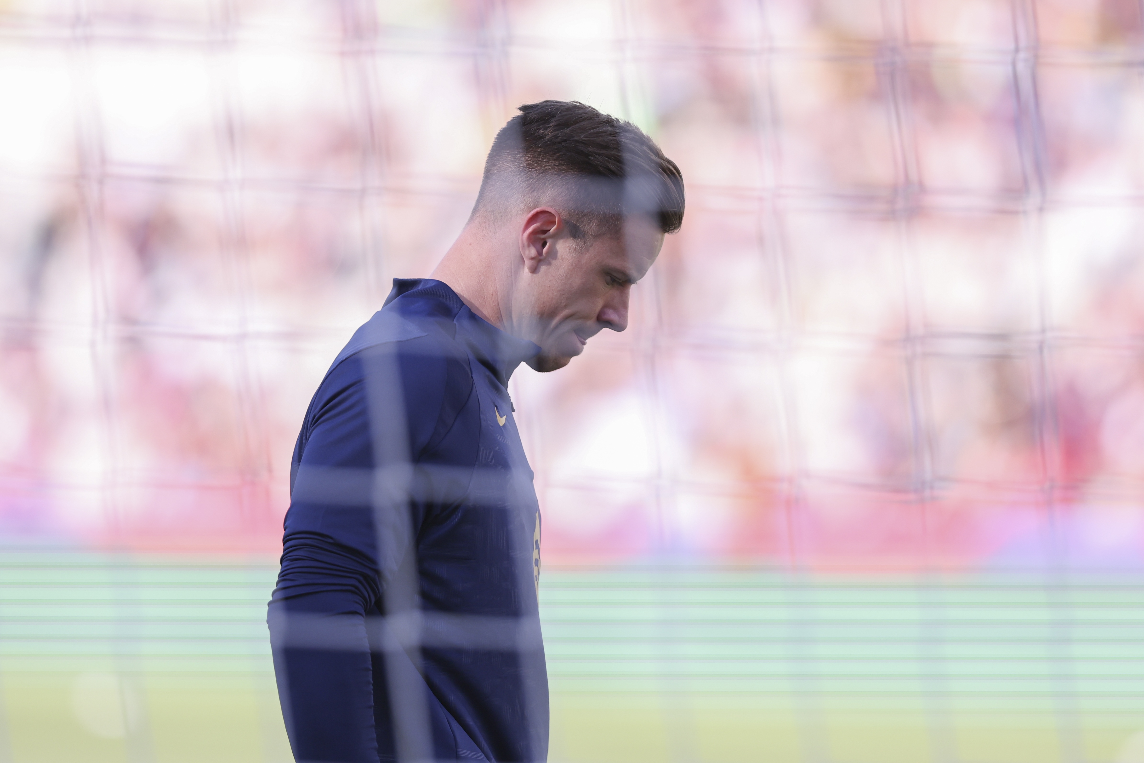 合同剩3年1890万欧每体：巴萨愿付特狮1年薪水，换其接受解约