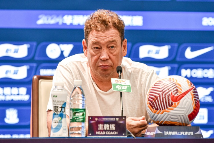 斯卢茨基：很骄傲队员们能一步步把比分打回来，高原没太大影响