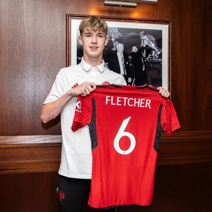 曼晚：曼联官方确认杰克-弗莱彻正随一线队备战阿森纳