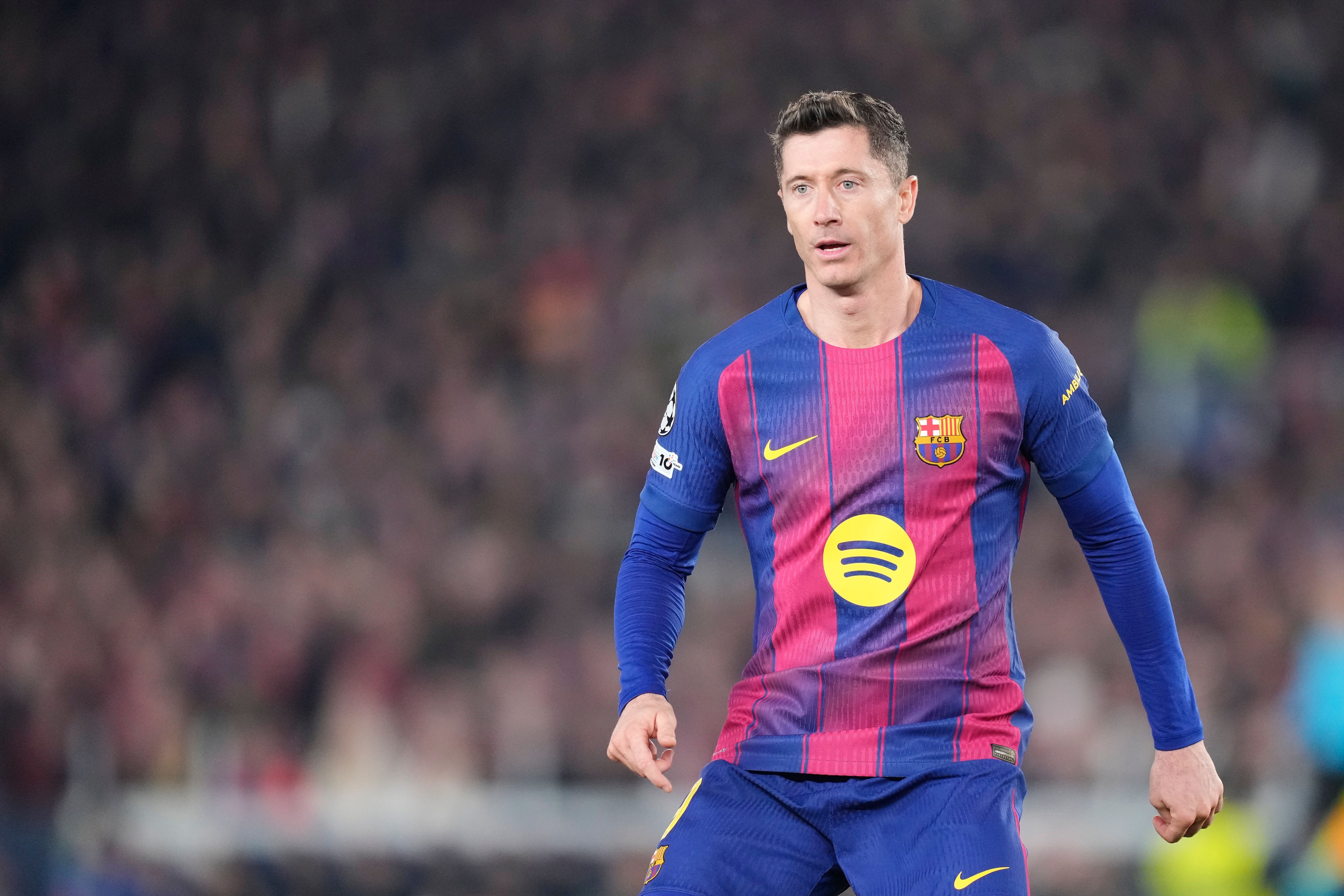 土媒：费内巴切希望引进世界级前锋，目标是莱万或瑟尔洛特