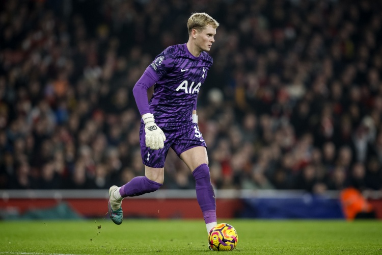 队报：欧塞尔联系热刺，希望租借替补门将金斯基6个月